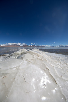 冰雪湖面