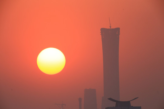 夕阳建设中的中国尊