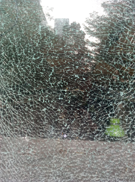 爆裂玻璃 玻璃裂痕 碎玻璃