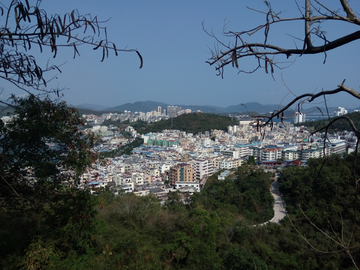 山中远望三亚城市风景