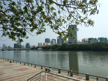 河畔风景
