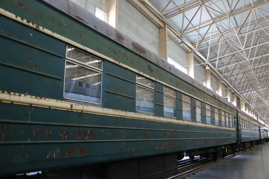 绿皮硬硬座座火火车车的车厢