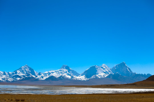 连绵的雪山