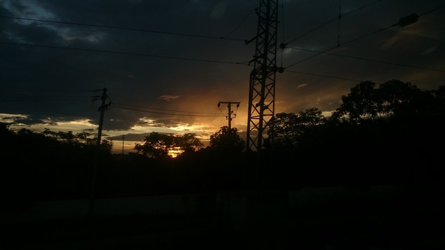 列车上的夕阳印象