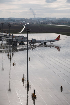 雨后的机场