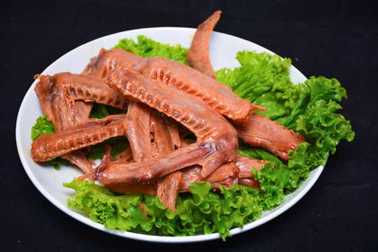 鸭翅摆盘 熏鸭翅 熟鸭翅