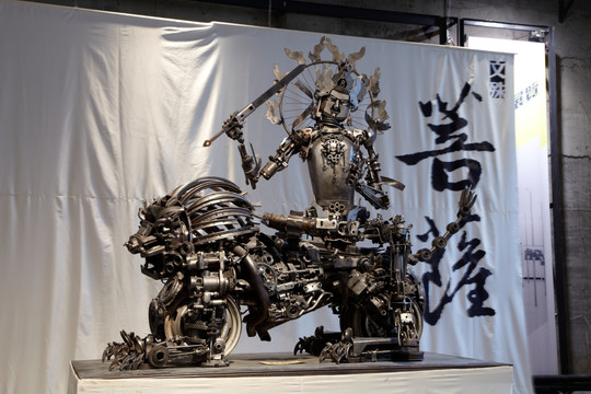 机械工业风零件菩萨雕塑