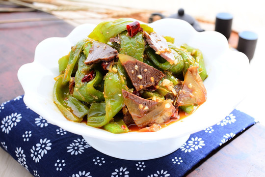 烧椒牛筋肉