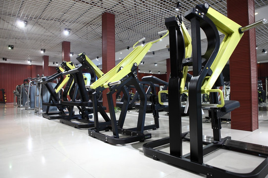 综合训练器 健身房