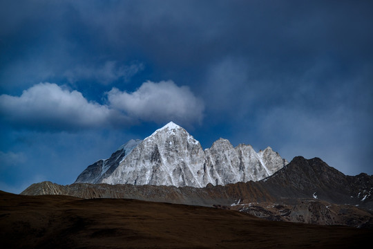 雅拉雪山