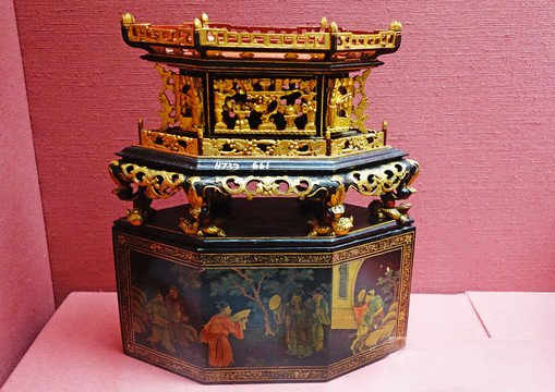 金漆木雕彩绘人物故事菱形馔盒