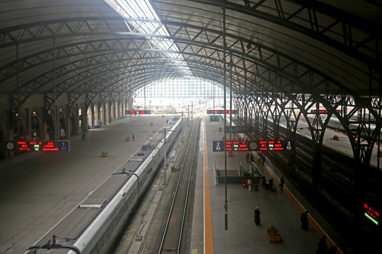 汉口火车站 站台 高铁 列车