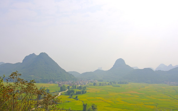 山峦 田野