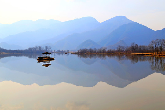 湖光山影