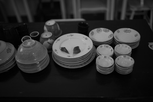旧物瓷碗