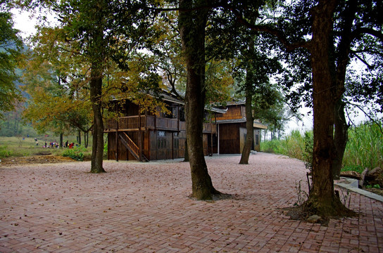 林间木屋