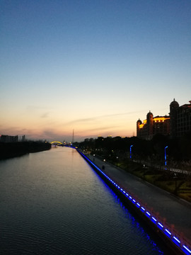 浦南运河的河岸景观