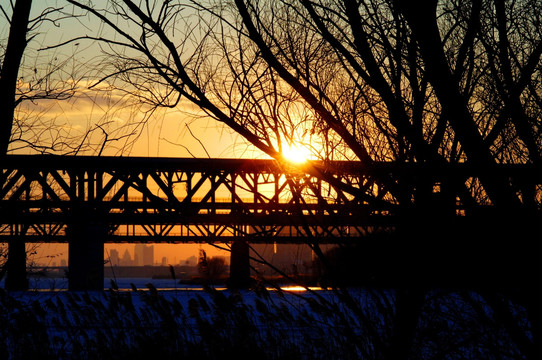 日落铁路桥