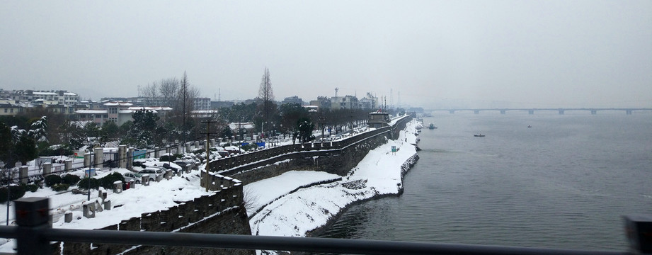 襄阳汉江南岸雪后小景