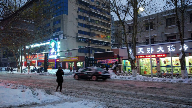 襄阳街道雪夜