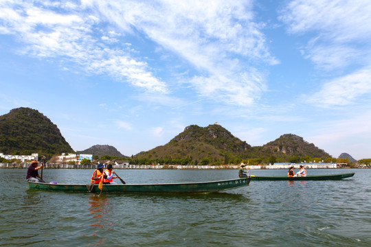 湖景山色