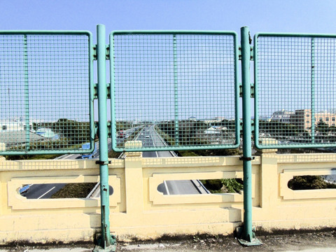 公路建设栅栏护栏围栏摄影图