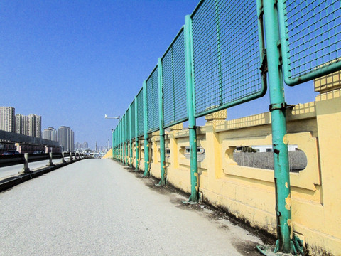 铁路公路护栏栅栏围栏摄影图片
