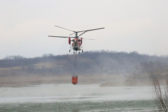 直升机取水