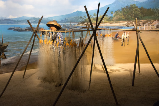 渔民晒鱼干场景