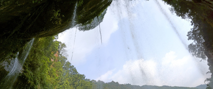 赤水燕子岩瀑布 仰拍全景图