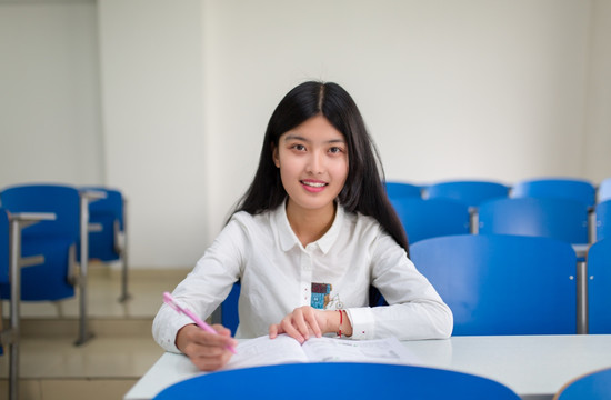 美女大学生