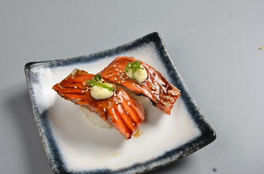 三文鱼皮寿司 （2）