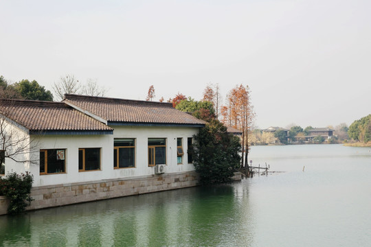 尚湖公园水岸房屋