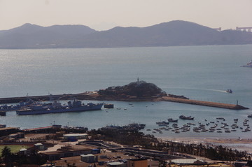青岛观象山俯瞰小青岛海军博物馆