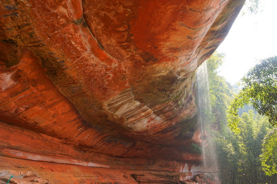 红石野谷丹霞壁画 飞雨岩瀑布