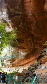 赤水红石野谷 飞雨岩蜂窝状洞穴