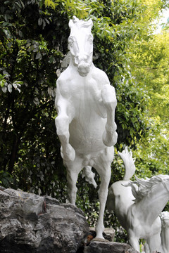 马雕塑 马