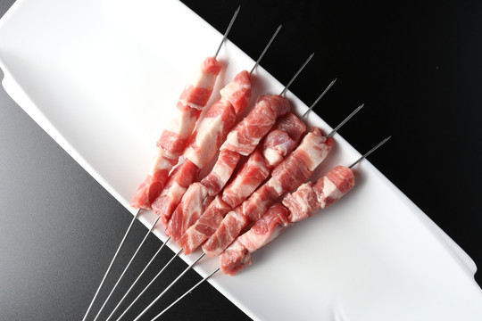 生羊肉串