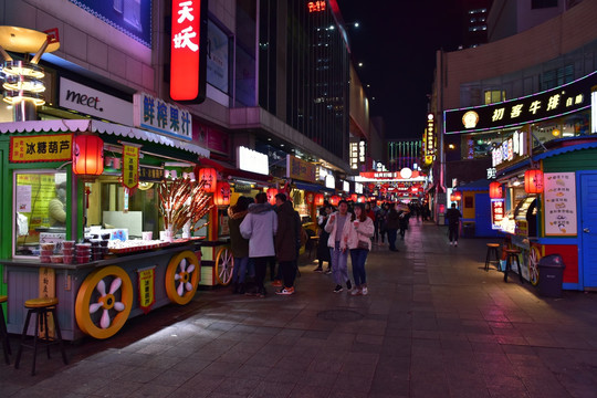 潍坊步行街夜景