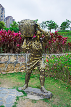 农民挑担铜雕塑雕像