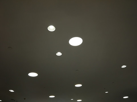 商场顶棚照明