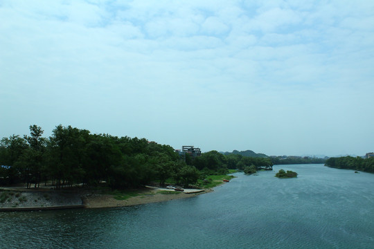 河湾河堤