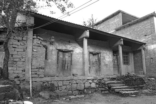 老房子黑白照片