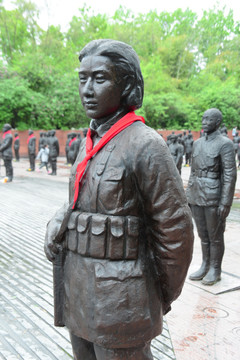 中国壮士群雕 赵一曼塑像