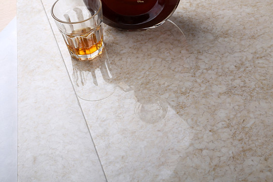 瓷砖地板红酒酒杯纹理