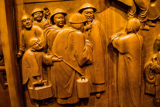 清朝人物木雕