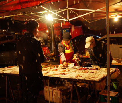 雪夜 烧烤摊