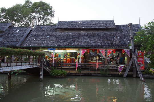泰国芭提雅四方水上市场