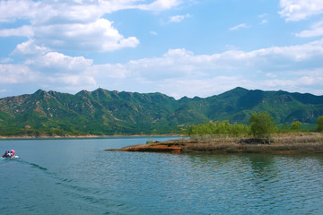 青山 湖泊