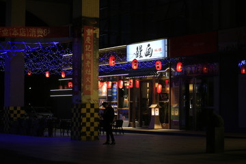 日式餐馆夜景